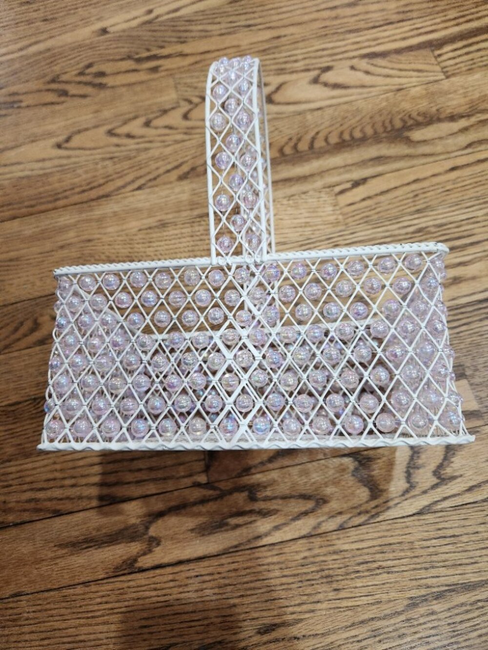 VTG White Wire Easter Basket with plastic iridescent beads Home Decor